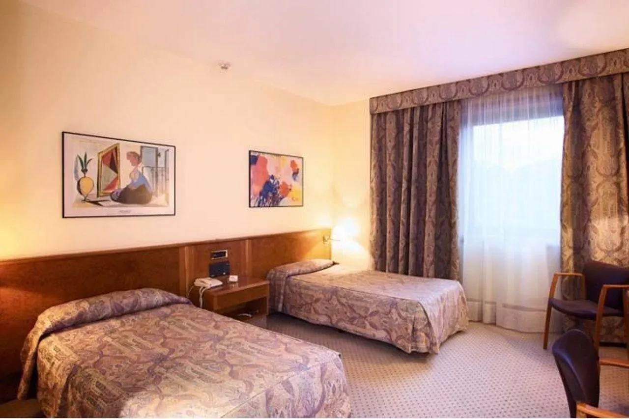 Hotel Domo Vilafranca del Penedes 4*,